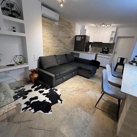 Luxus Cluj Airport Apartments Екстериор снимка