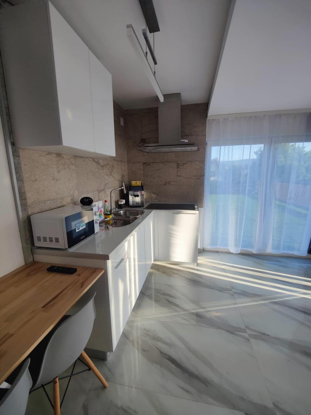 Luxus Cluj Airport Apartments Екстериор снимка