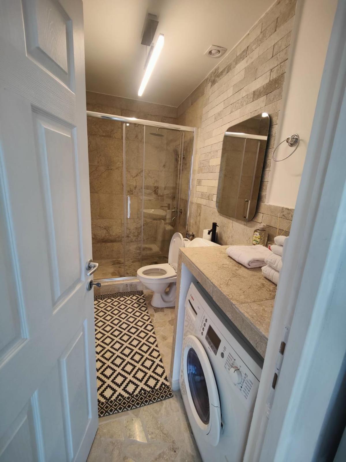 Luxus Cluj Airport Apartments Екстериор снимка
