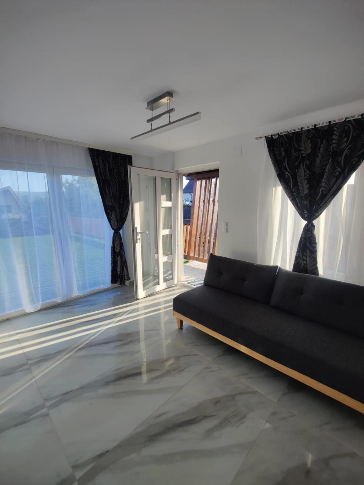 Luxus Cluj Airport Apartments Екстериор снимка