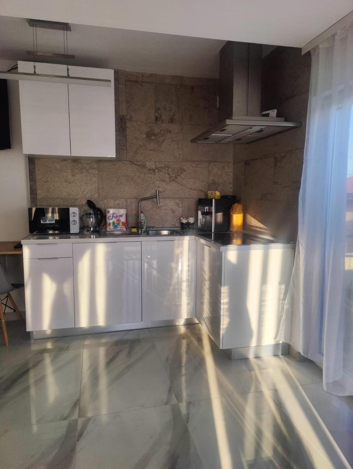 Luxus Cluj Airport Apartments Екстериор снимка