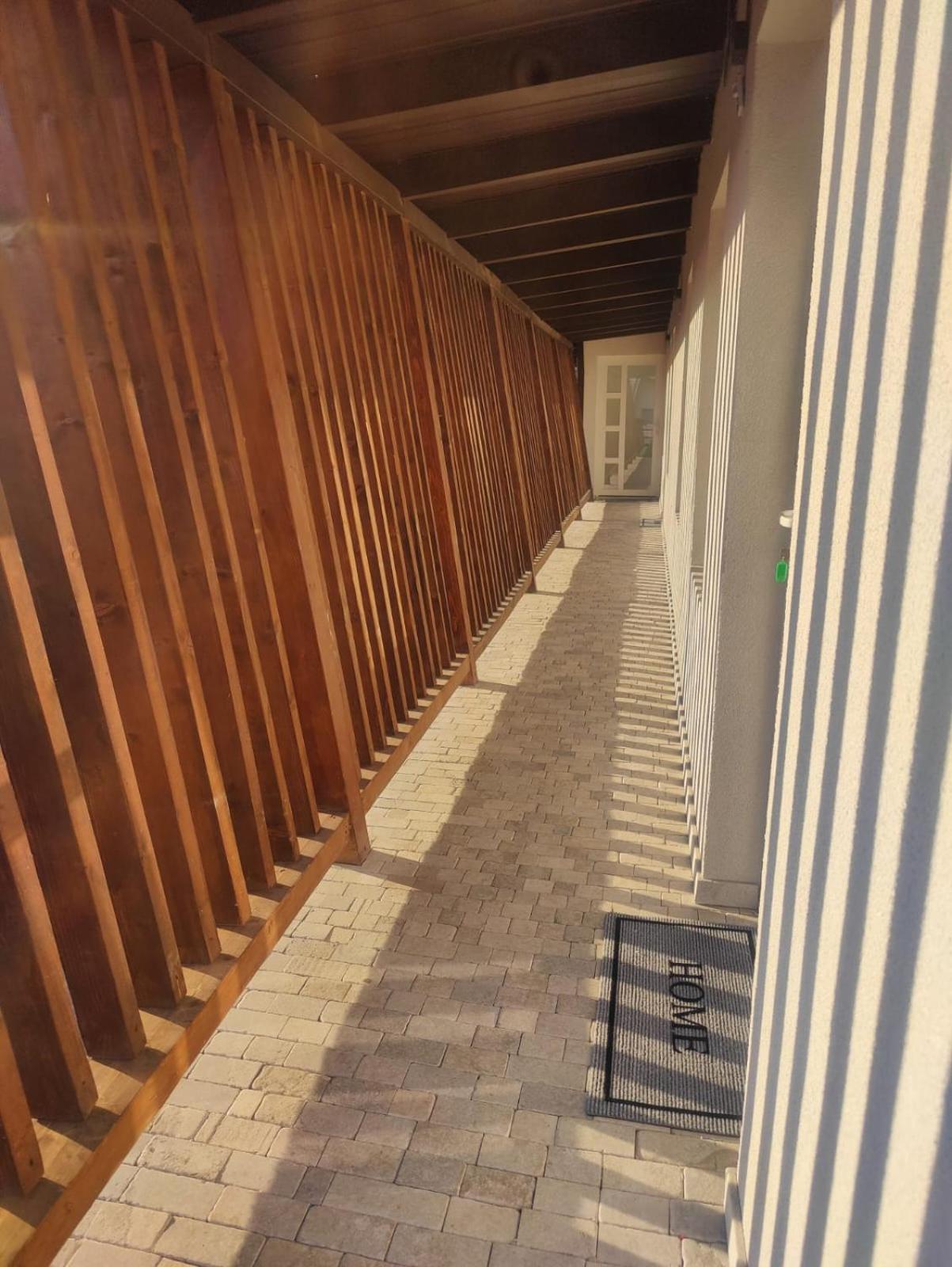 Luxus Cluj Airport Apartments Екстериор снимка