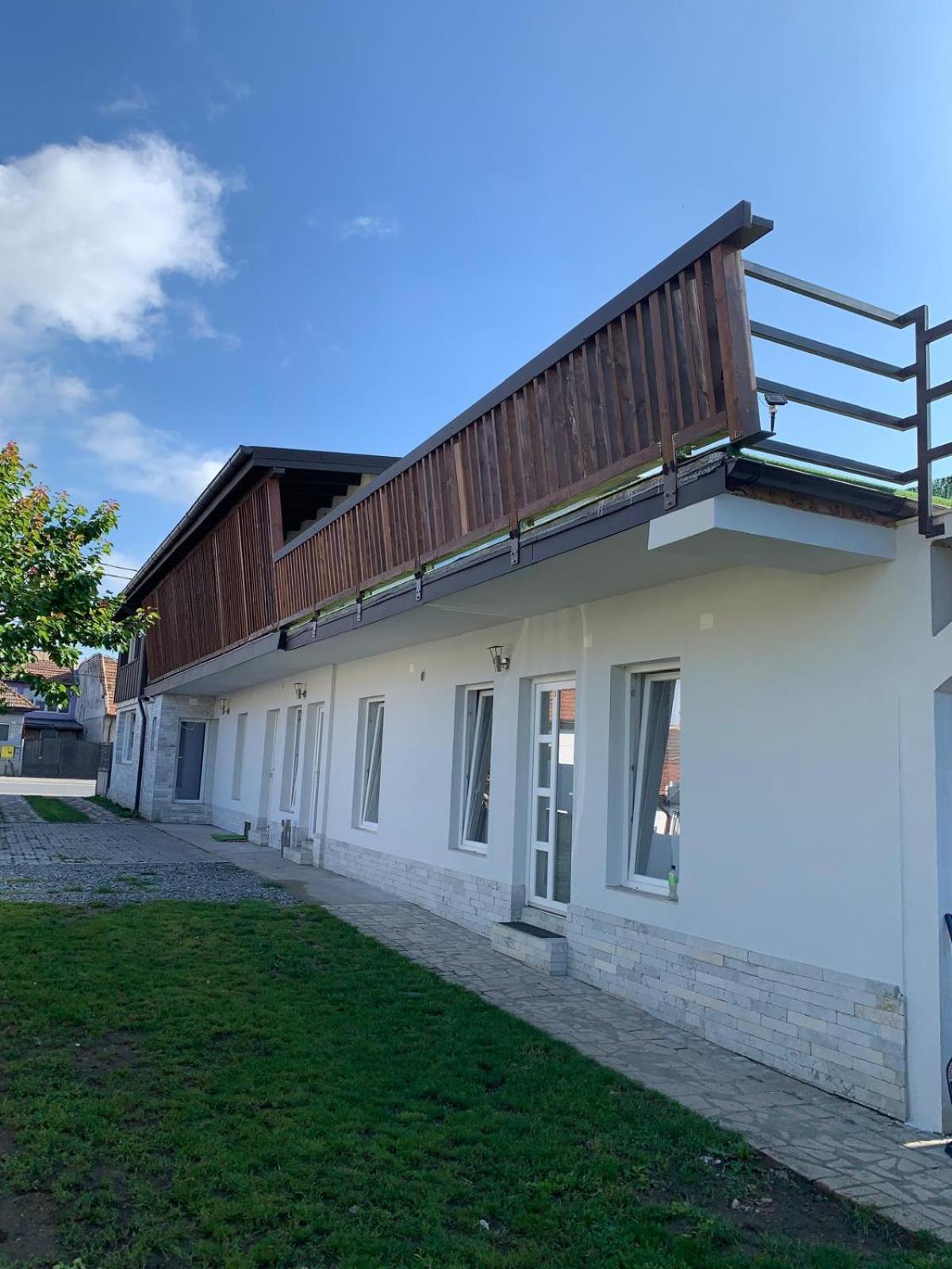 Luxus Cluj Airport Apartments Екстериор снимка