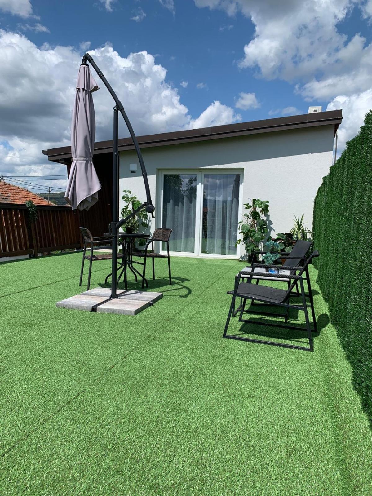 Luxus Cluj Airport Apartments Екстериор снимка