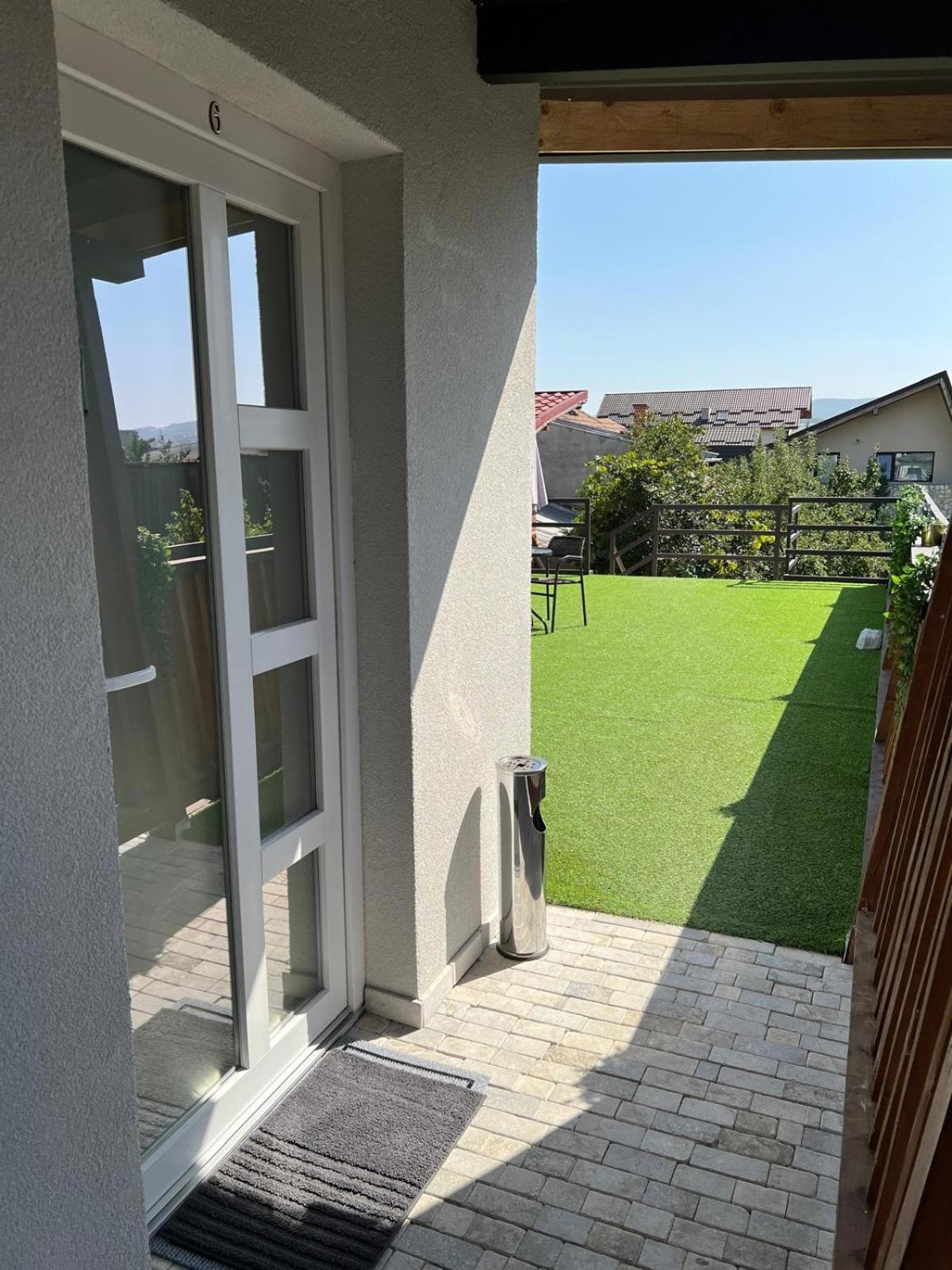 Luxus Cluj Airport Apartments Екстериор снимка