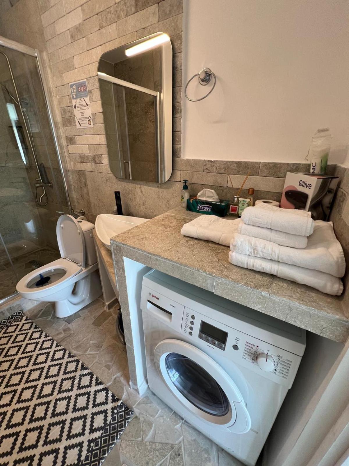Luxus Cluj Airport Apartments Екстериор снимка
