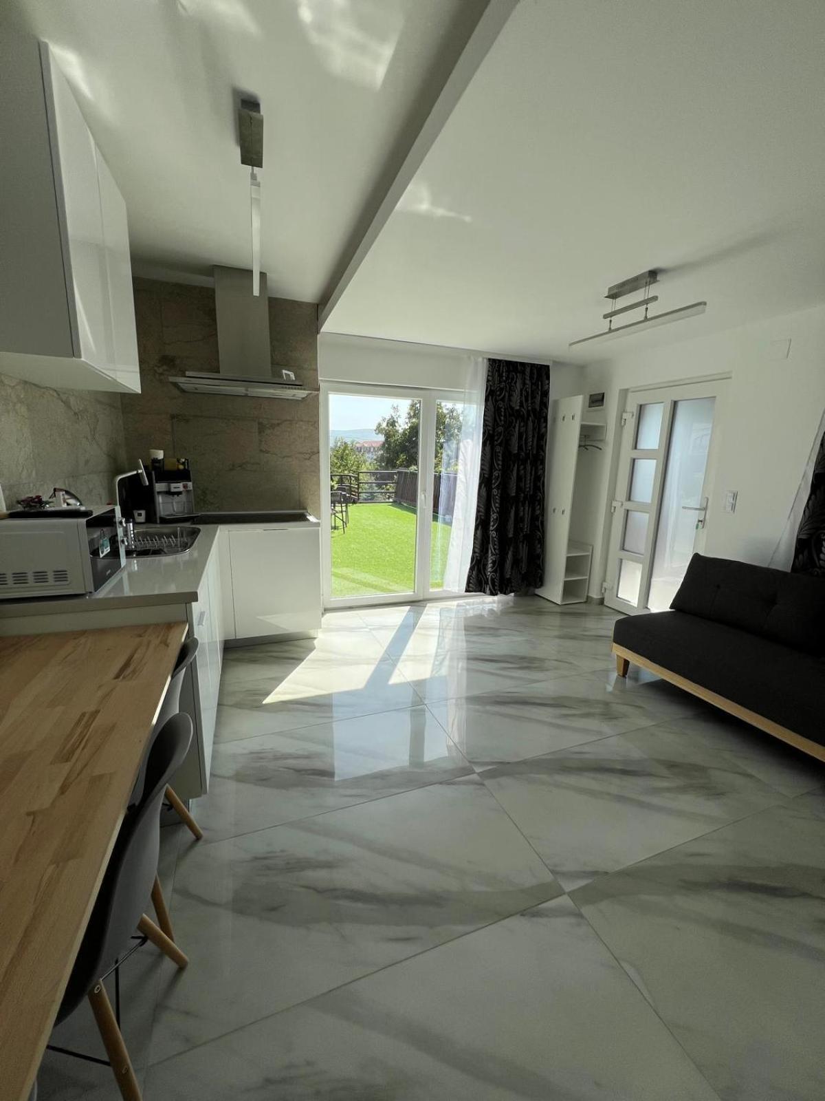 Luxus Cluj Airport Apartments Екстериор снимка
