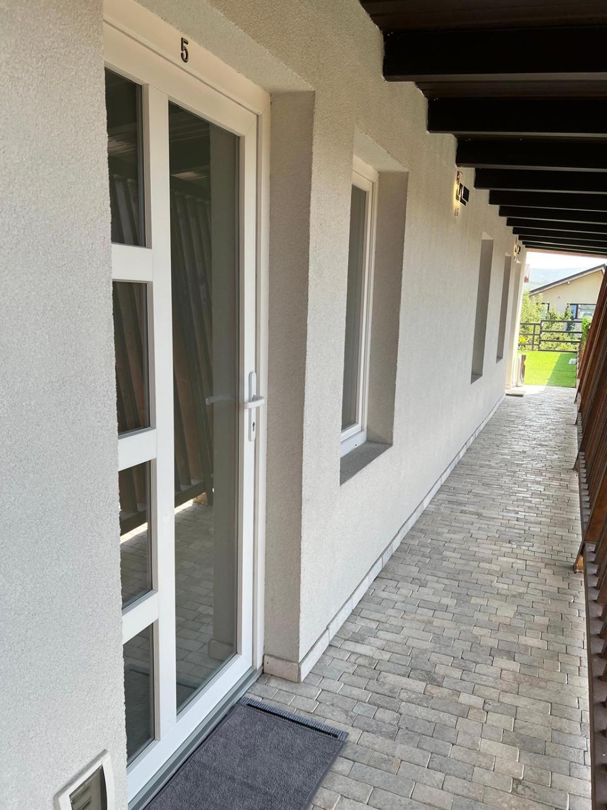Luxus Cluj Airport Apartments Екстериор снимка