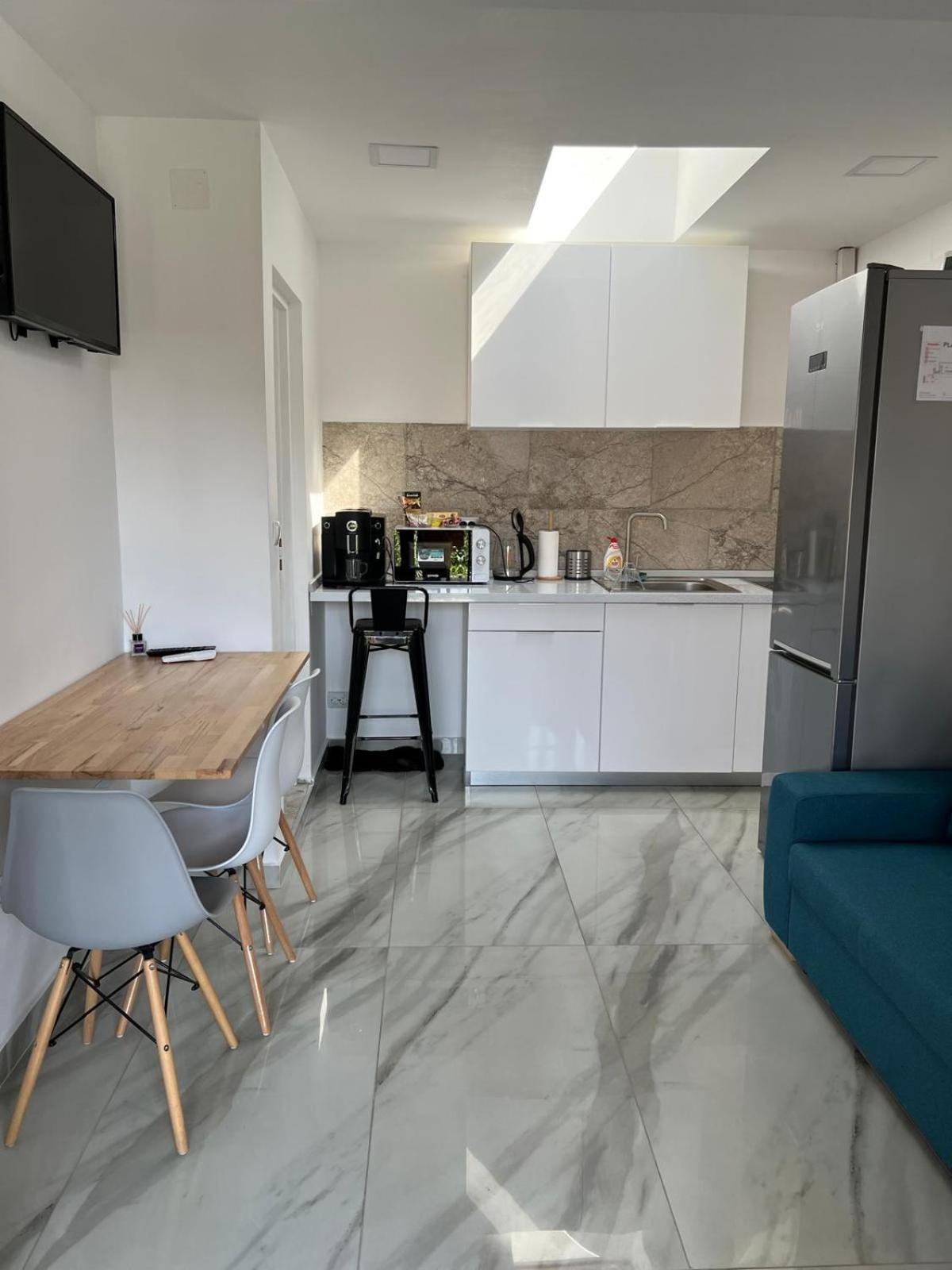 Luxus Cluj Airport Apartments Екстериор снимка