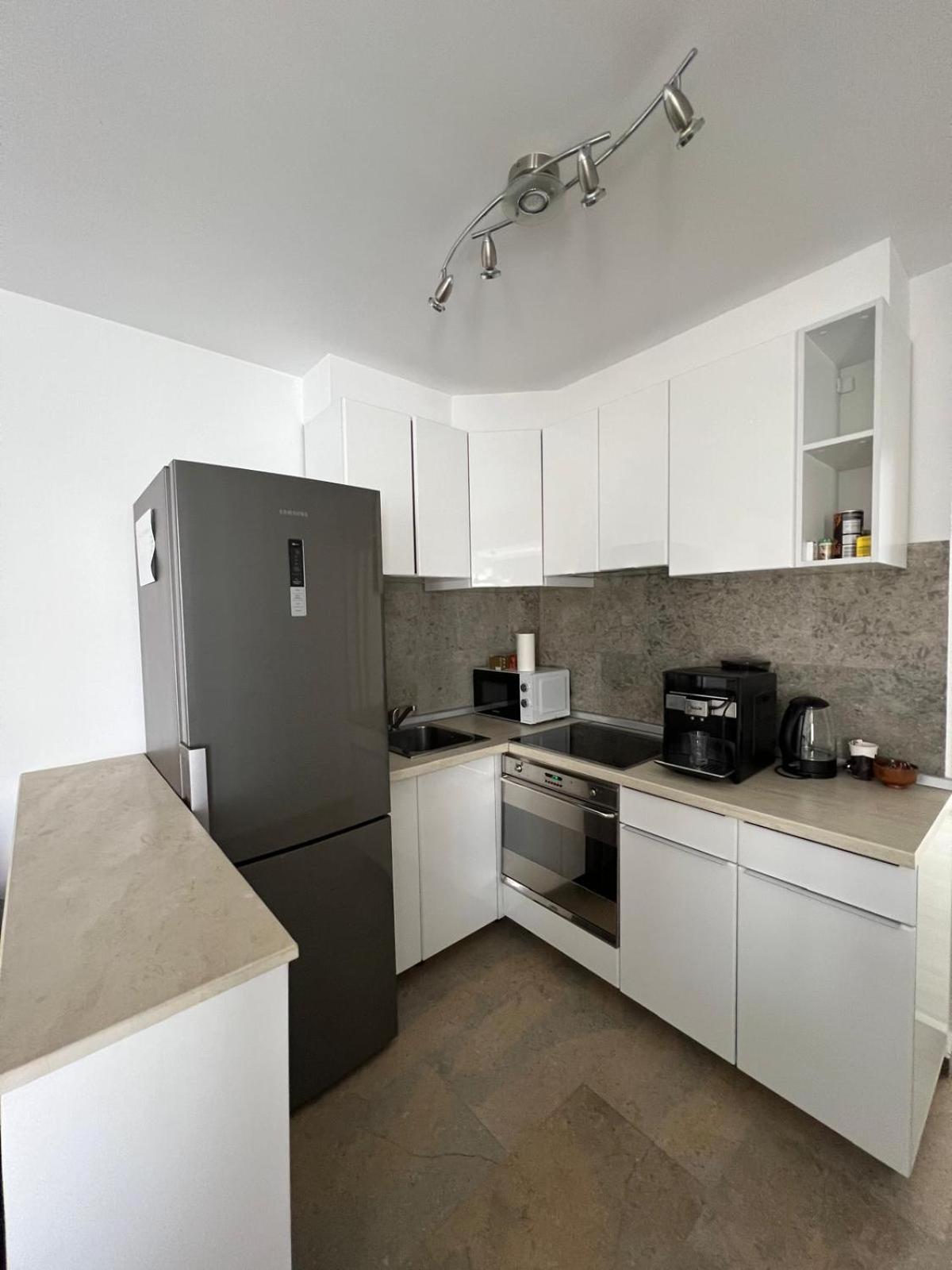 Luxus Cluj Airport Apartments Екстериор снимка
