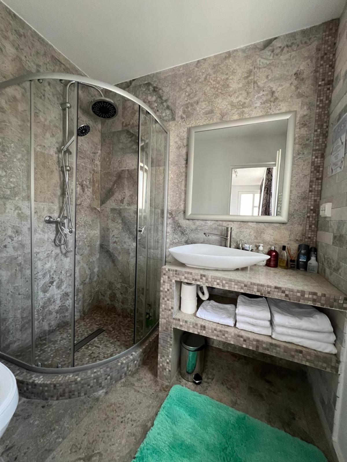 Luxus Cluj Airport Apartments Екстериор снимка