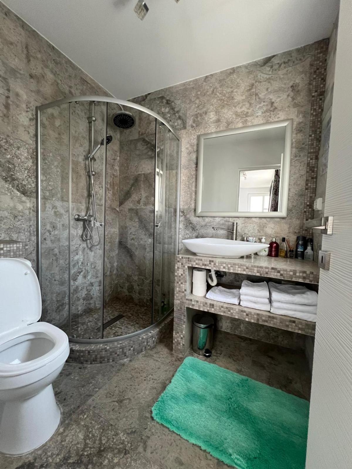 Luxus Cluj Airport Apartments Екстериор снимка