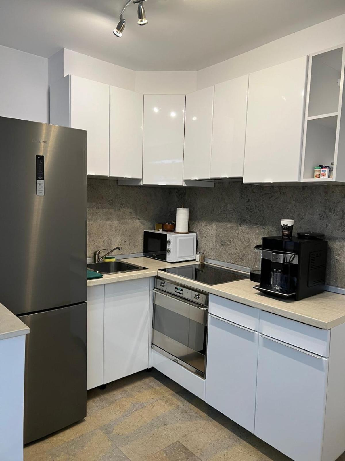 Luxus Cluj Airport Apartments Екстериор снимка