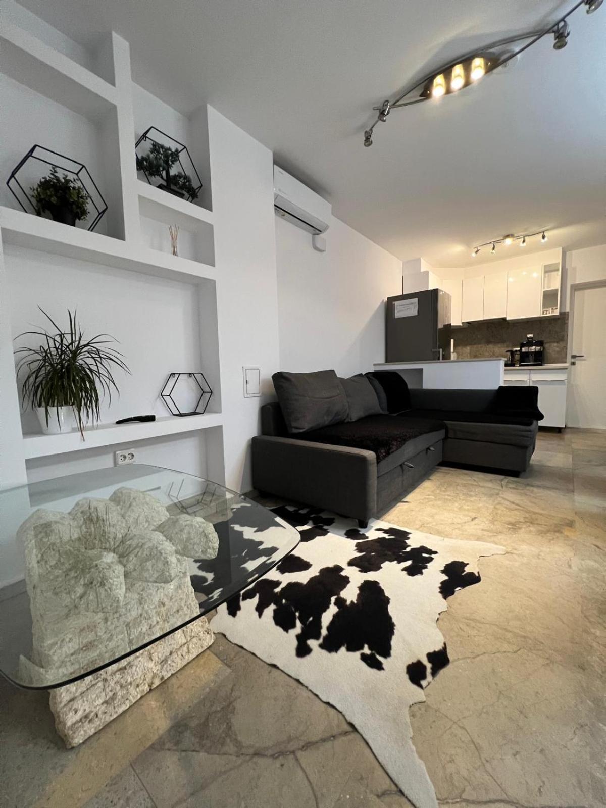 Luxus Cluj Airport Apartments Екстериор снимка