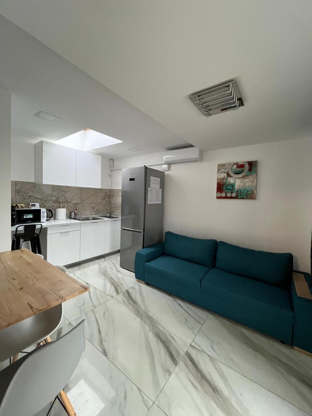 Luxus Cluj Airport Apartments Екстериор снимка