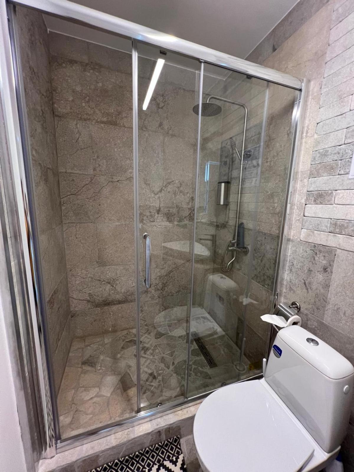 Luxus Cluj Airport Apartments Екстериор снимка