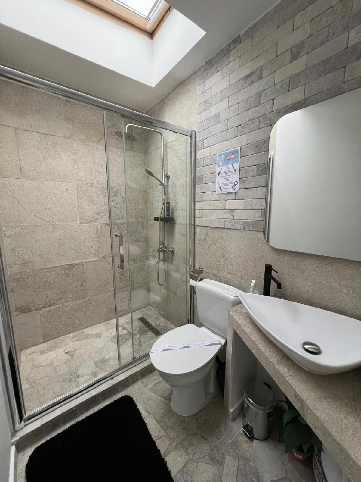 Luxus Cluj Airport Apartments Екстериор снимка