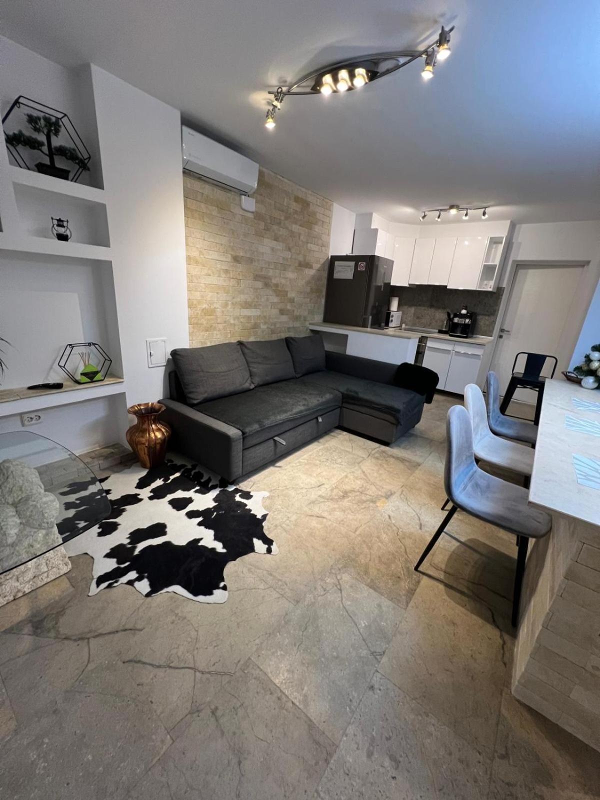 Luxus Cluj Airport Apartments Екстериор снимка