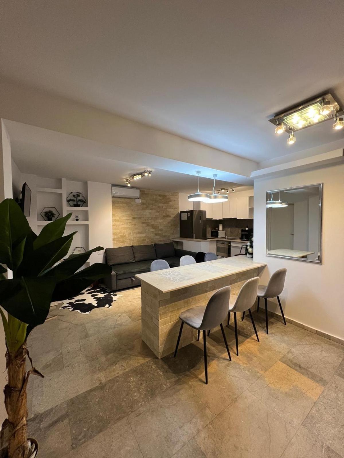 Luxus Cluj Airport Apartments Екстериор снимка