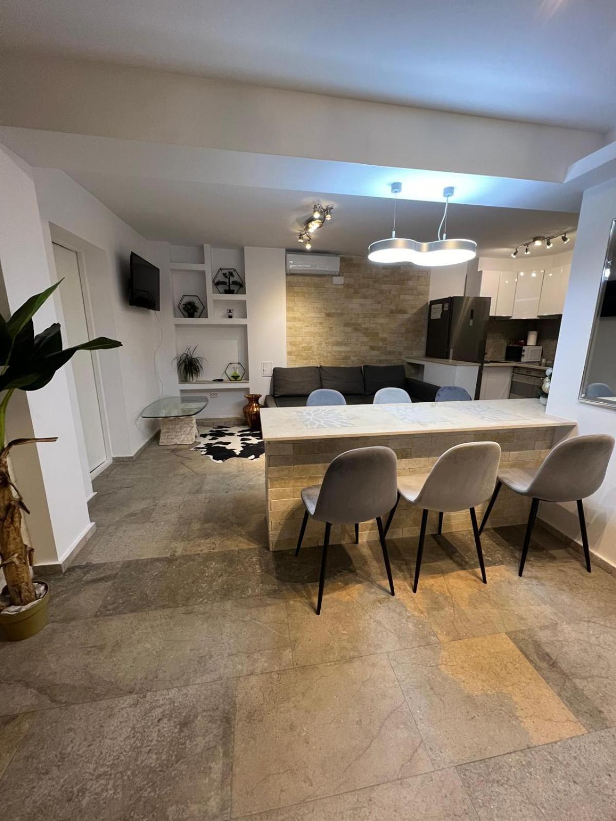 Luxus Cluj Airport Apartments Екстериор снимка
