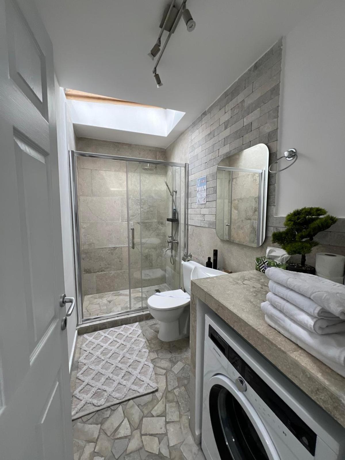 Luxus Cluj Airport Apartments Екстериор снимка